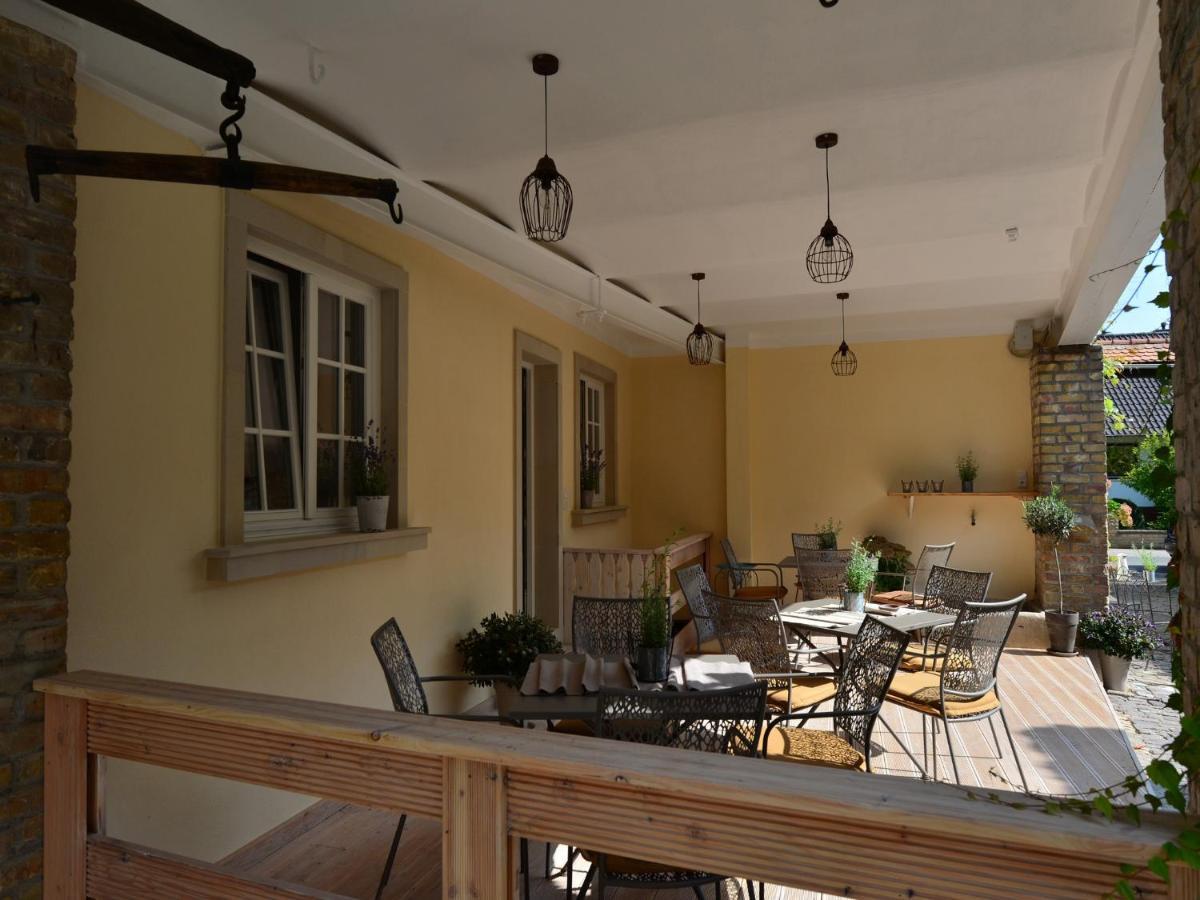 Gaestehaus & Weingut Gehrig Weisenheim am Sand Exteriör bild